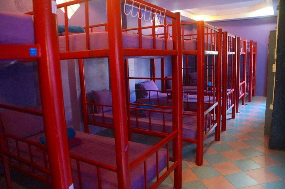 Above & Beyond Hostel Баан-Тай Екстер'єр фото